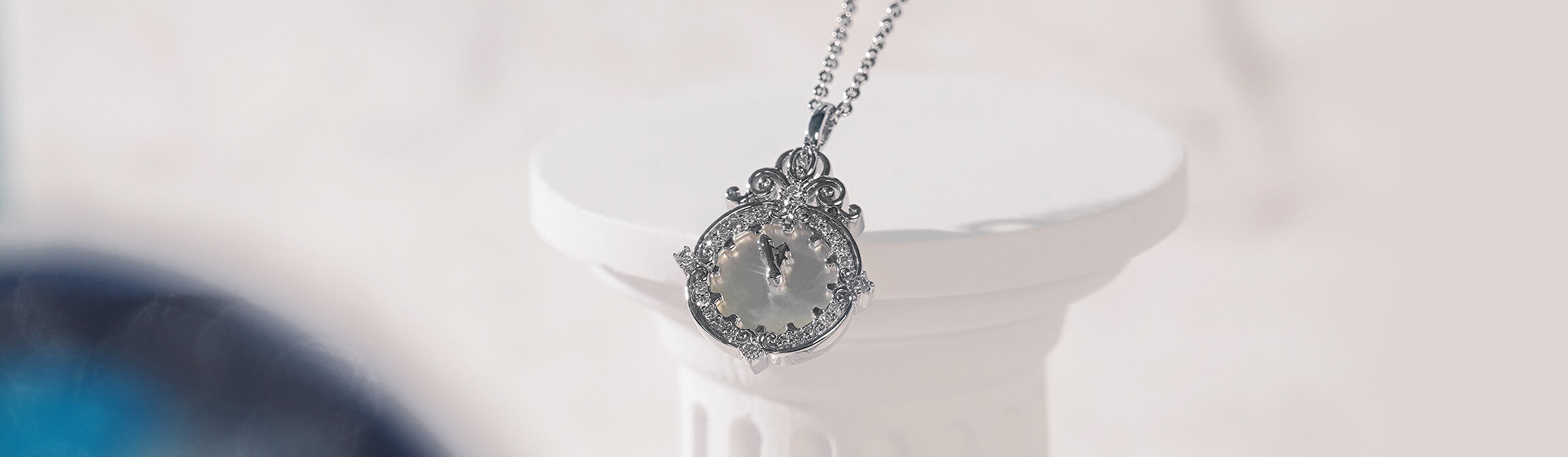 Diamond Necklaces Desktop Banner
