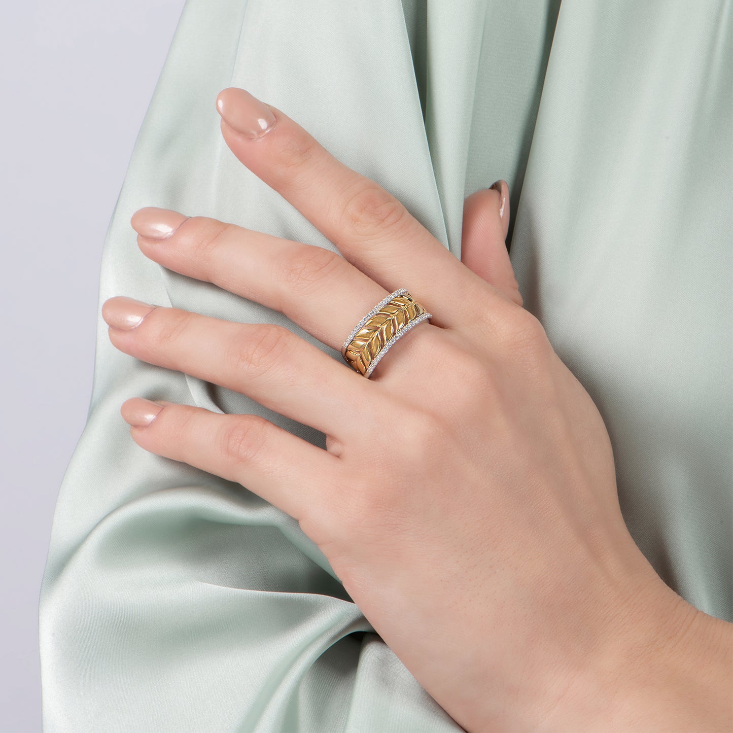Enchanted Disney Fine Jewelry Sterling Silver and 10K Yellow Gold with 1/5 CTTW Diamond Anna Wheat Anniversary Band