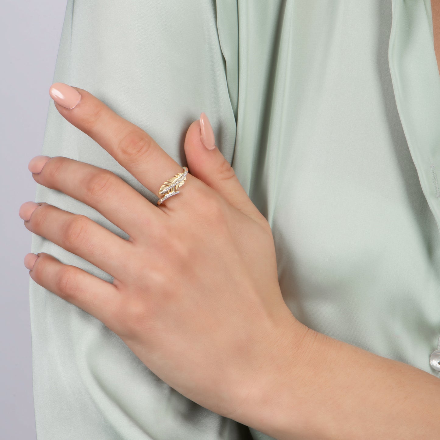 Enchanted Disney Fine Jewelry 10K Yellow Gold 1/10 CTTW Pocahontas Feather Ring