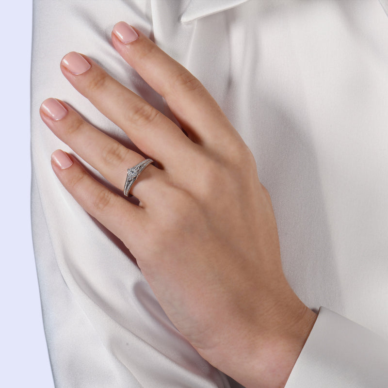 enchanted_disney-elsa_snowflake_engagement_ring_1/3CTTW_2